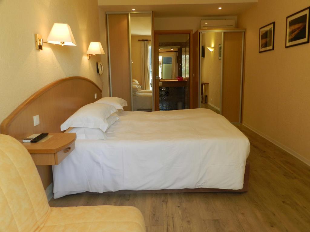 Grand Hotel Moriaz Le Lavandou Exterior photo